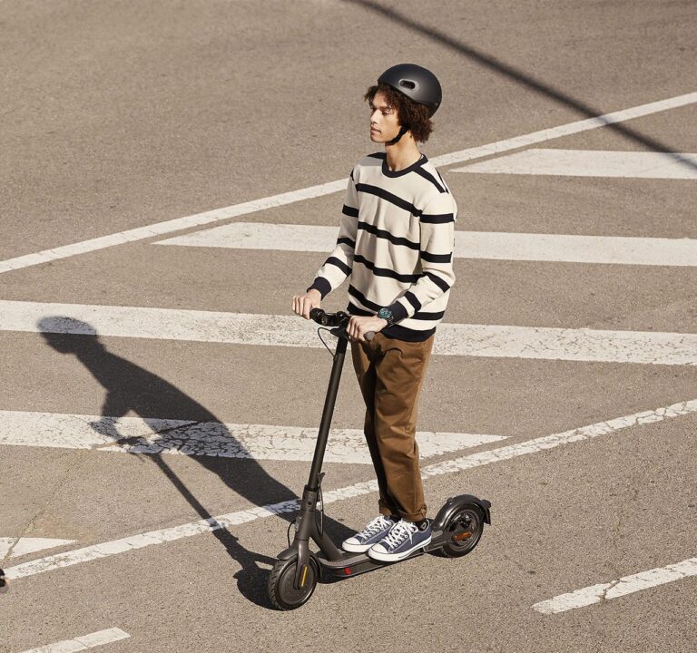Mi_Electric_Scooter_Essential