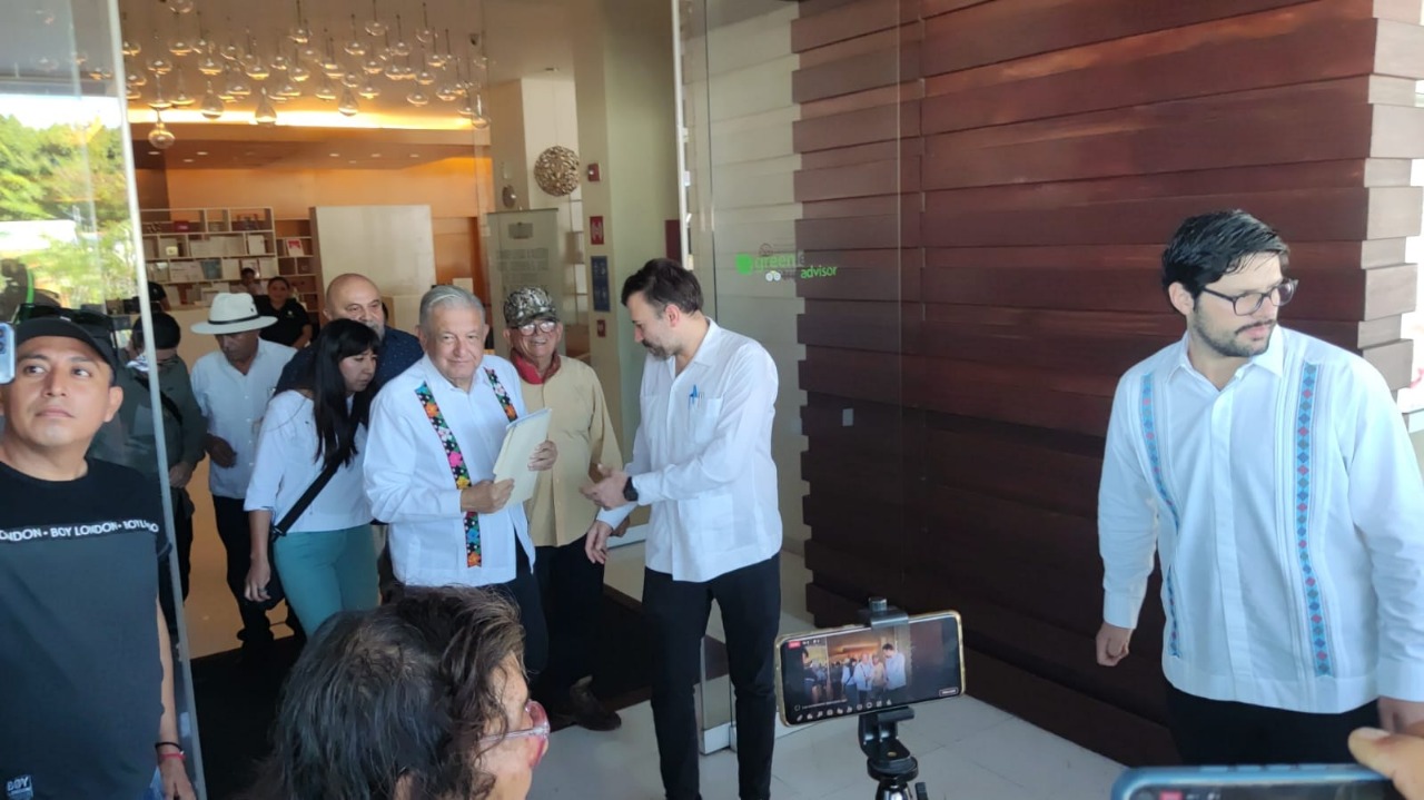 Pide-AMLO-amor-y-paz-en-conflicto-de-taxistas-con