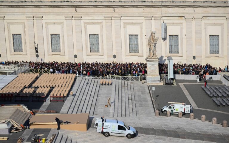 VATICAN-RELIGION-POPE-OBIT