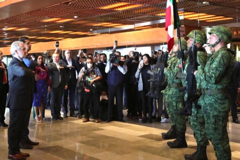 Ccreel-diputados-militares-armados