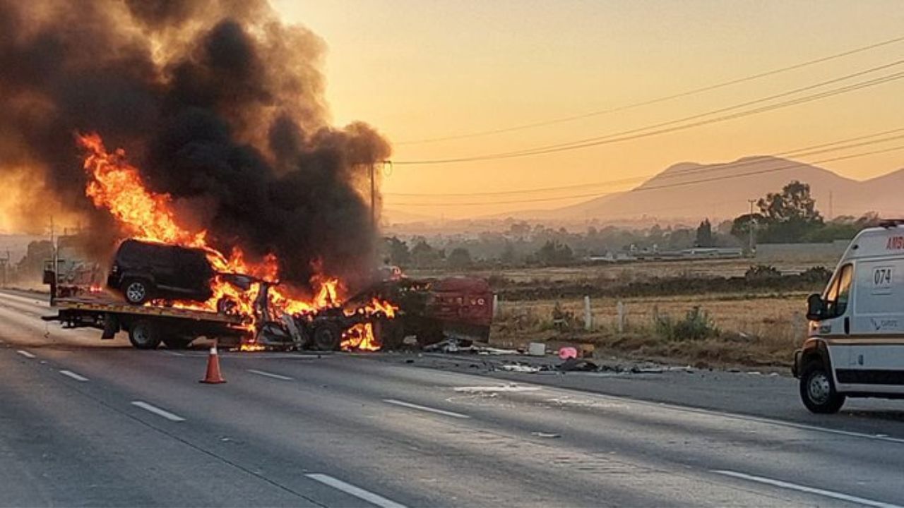 cierran-autopista-mexico-queretaro-por-choque-e-incendio-de-autos