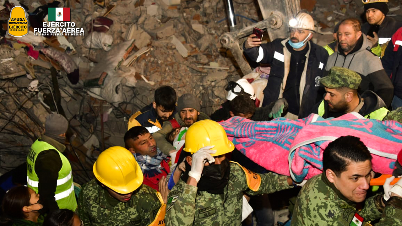 ejercito-mexicano-rescata-persona-en-sismo-turquia