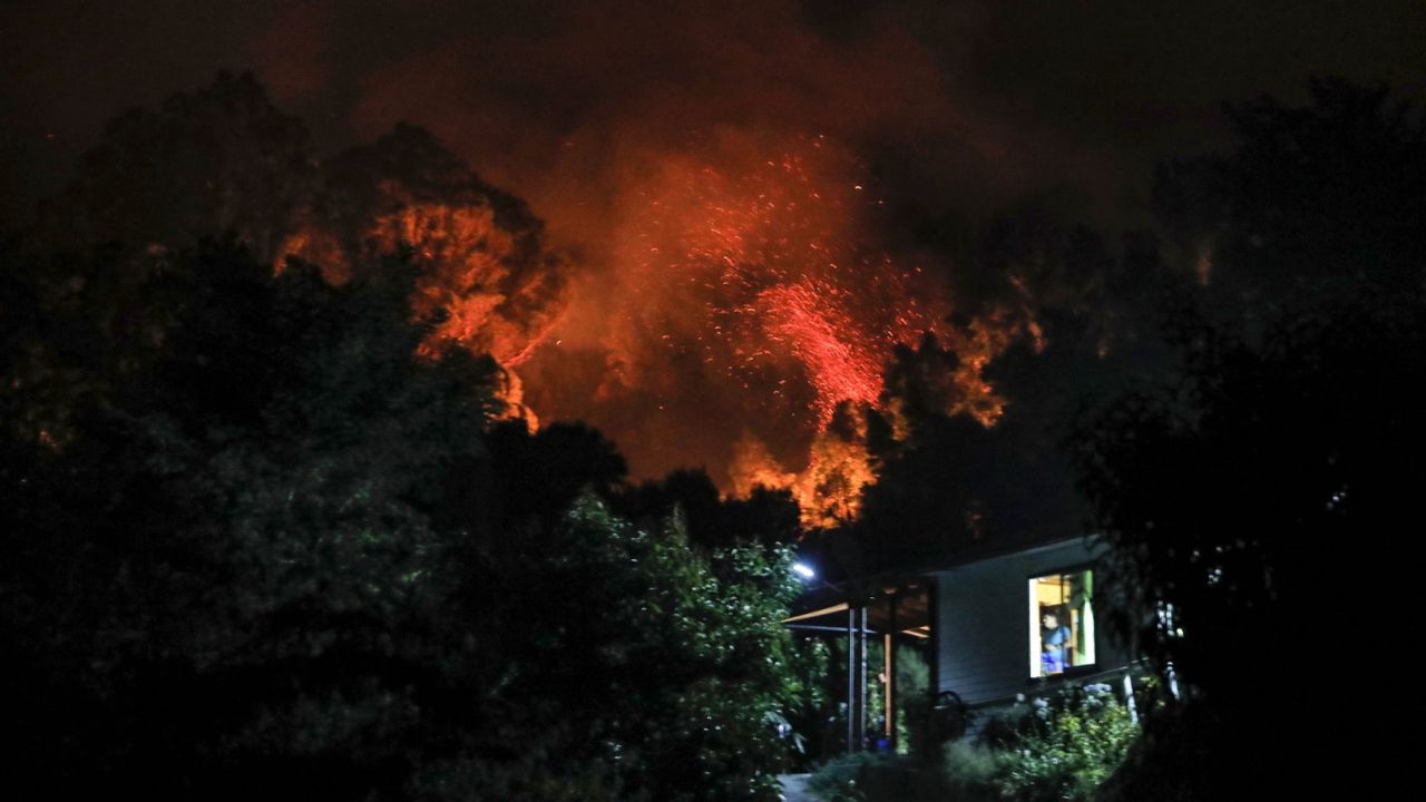 incendios-forestales-en-chile-no-ceden-y-dejan-ya-22-muertos