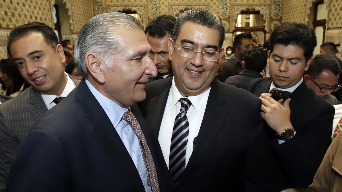 Adán Augusto encabeza entrega de patrullas a Puebla en representación del presidente AMLO
