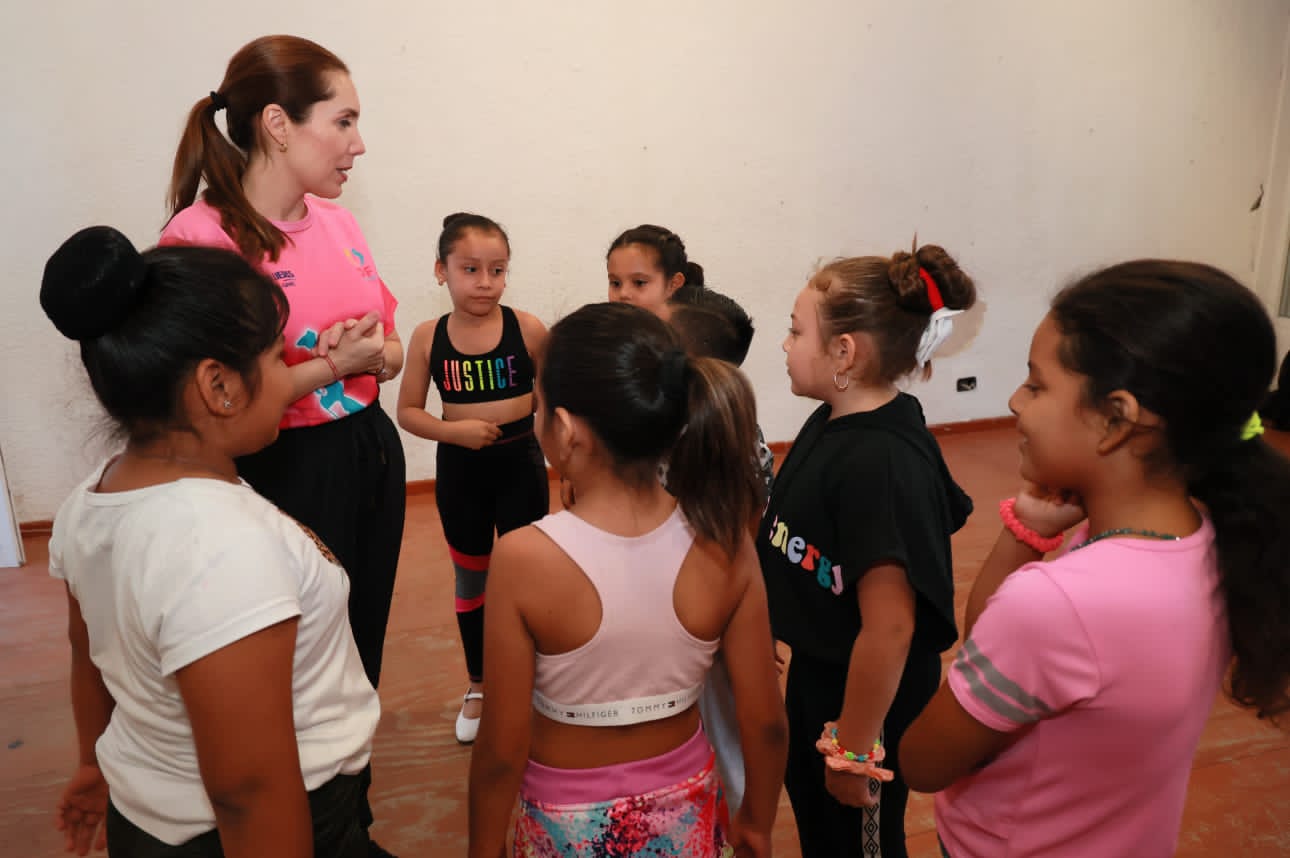 Promueve Atenea Gómez el arte en Isla Mujeres
