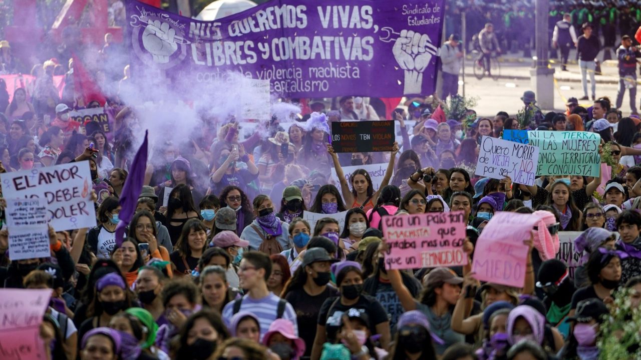 amlo-pide-a-mujeres-manifestarse-este-8m-de-manera-pacifica-y-sin-violencia
