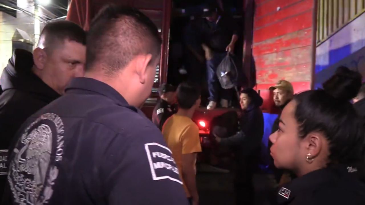 aseguran-a-123-migrantes-hacinados-en-camion-de-carga-en-ecatepec-edomex