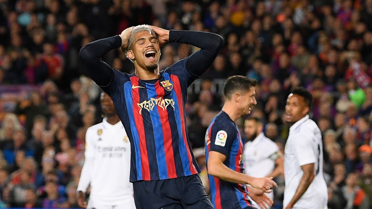 el-defensa-ronald-araujo-sufre-una-lesion-muscular