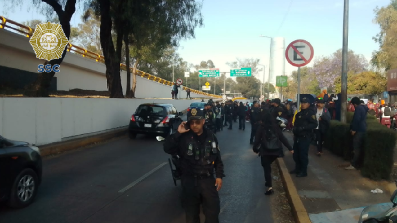 manifestantes-bloqueo-rio-churubusco-division-norte