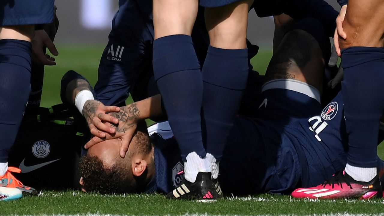 neymar-baja-segura-del-psg-por-esguince-de-tobillo-hasta-cuando
