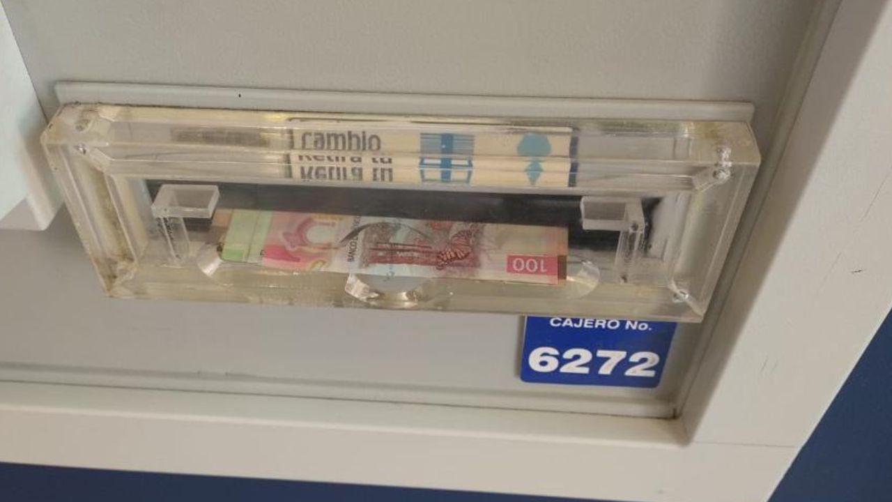policias-encuentran-y-devuelven-dinero-olvidado-cuentahabientes-cajeros-automaticos-en-cdmx