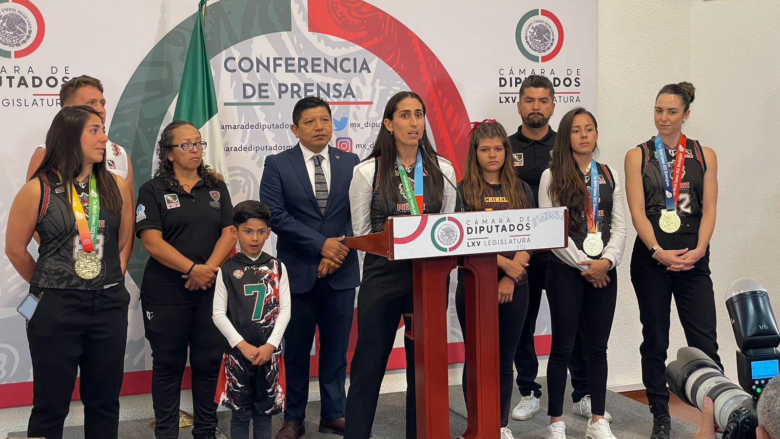 Rinden homenaje al fútbol americano de México en la Cámara de Diputados