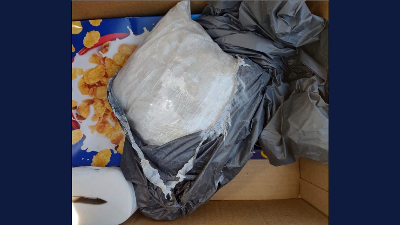 Hallan-cristal-al-interior-de-una-caja-de-Zucaritas-en-Culiacan-