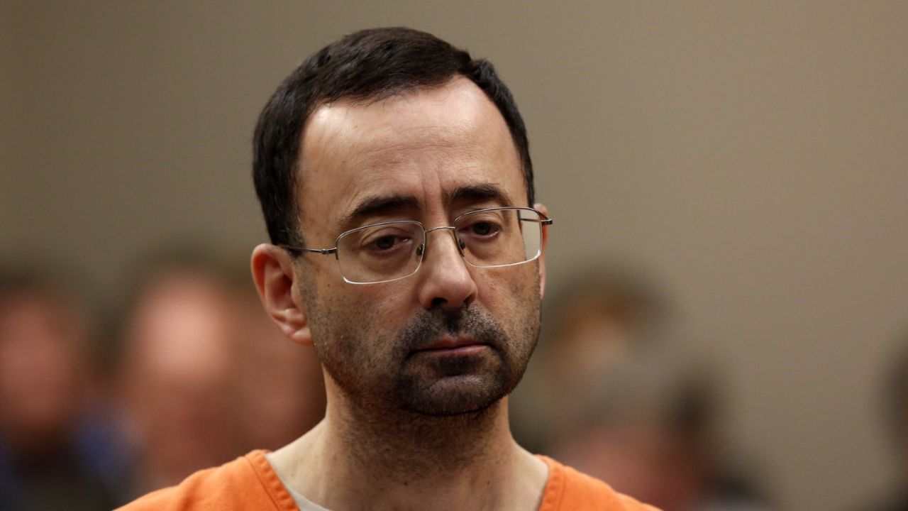 Larry-Nassar-apunalado
