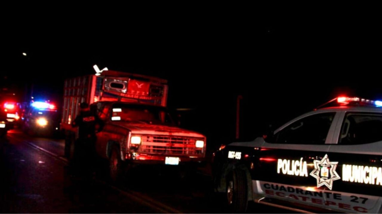 Reguardan-camioneta-con-4-mil-litros-de-combustible-en-Ecatepec