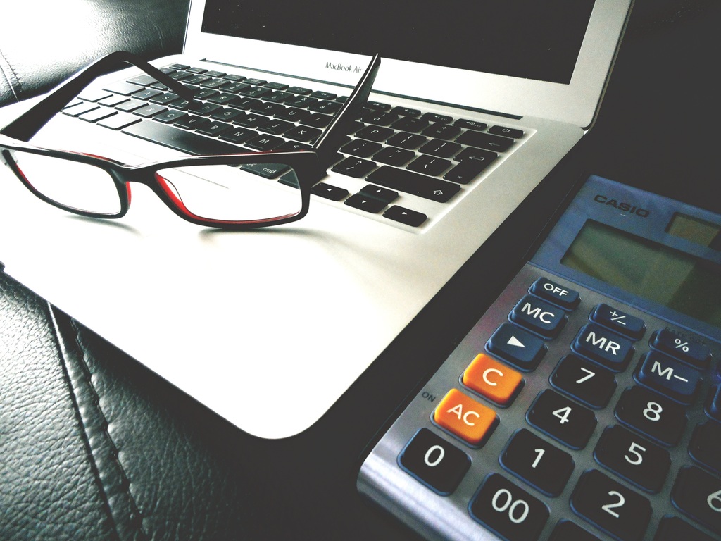 laptop-computer-technology-office-business-cash-863045-pxhere.com