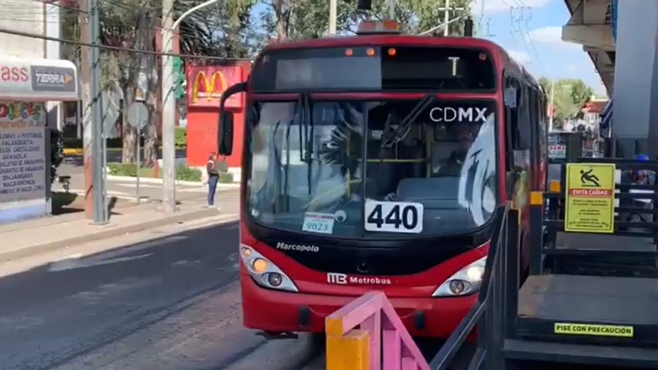 Cerrara-acceso-a-la-estacion-Buenavista-de-la-Linea-1-del-Metrobus