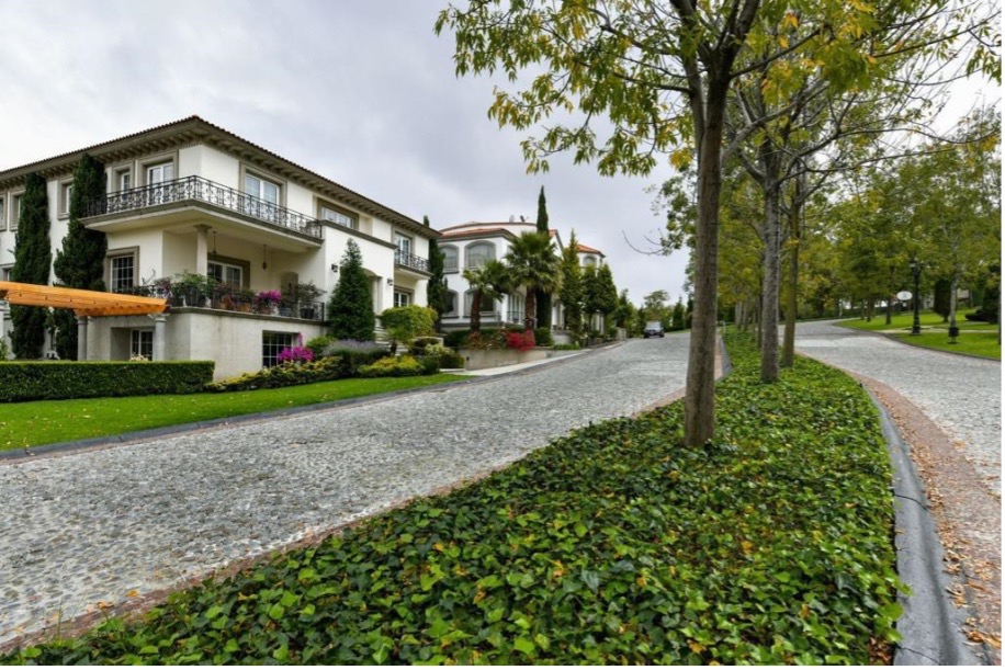 Fuentes de las Lomas cuenta con 65 majestuosas villas tipo italiano. ¡Vaya a conocer le va a impresionar!