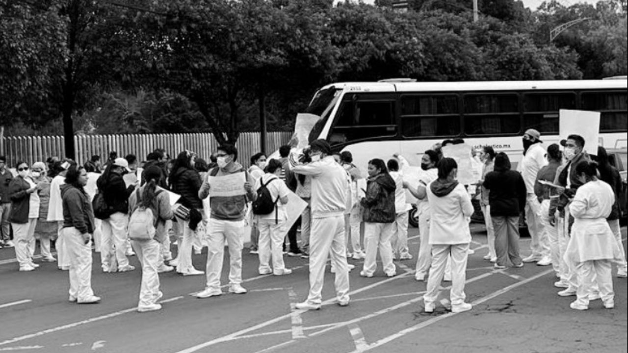 Personal-medico-del-ISSSTE-bloquea-Periferico-y-Canal-de-Chalco