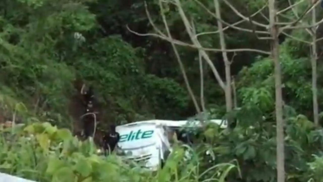 autobus-con-migrantes-cae-a-barranco-en-nayarit-muertos-lesionados