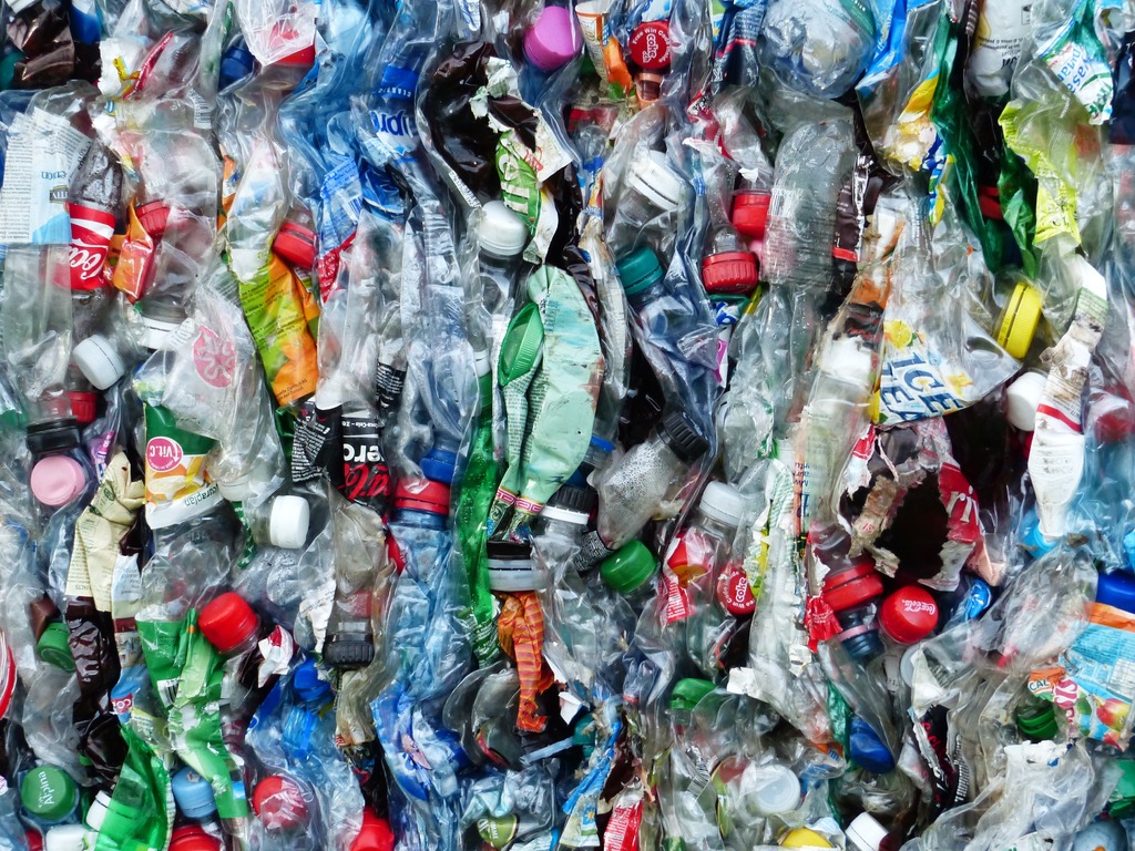 plastic-bottles-waste-cube-garbage-recycling-1125480-pxhere.com