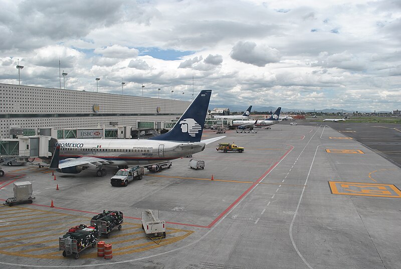 Aeropuerto_Internacional_de_la_Ciudad_de_México_-_Terminal_2_-_Hangar