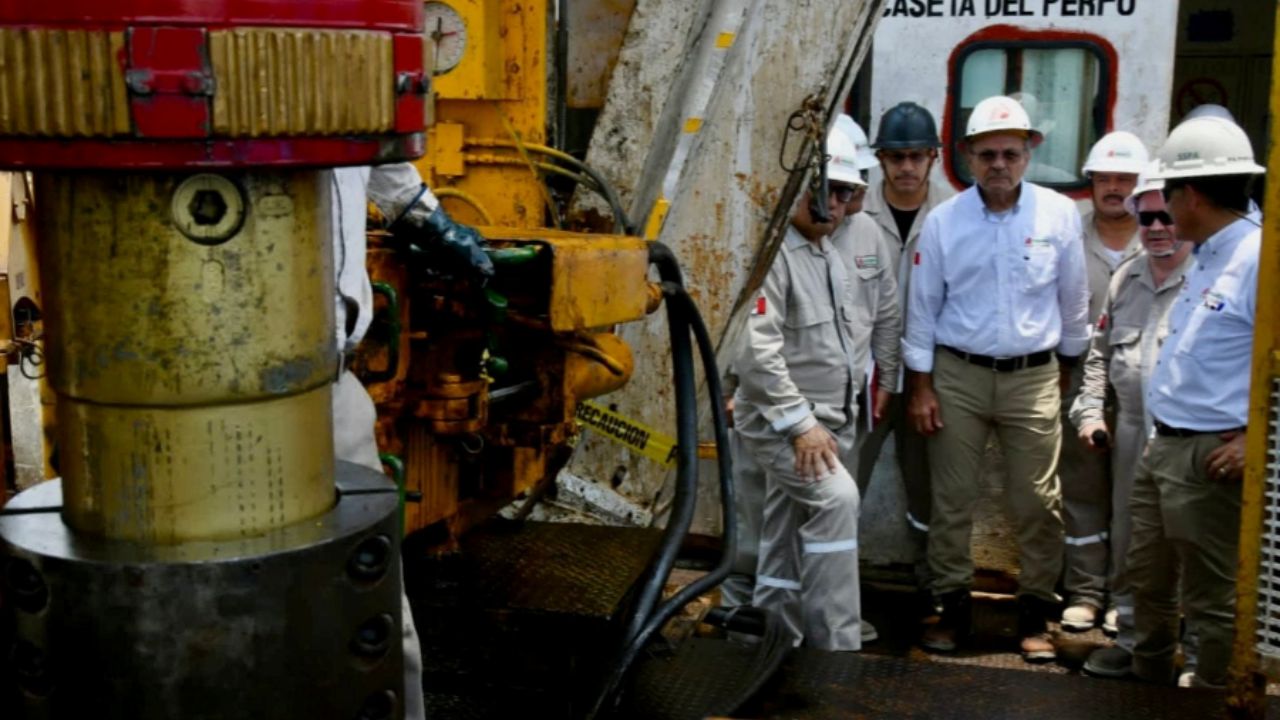 Meta-de-Pemex-es-producir-1.2-millones-de-barriles-diarios-para-2024