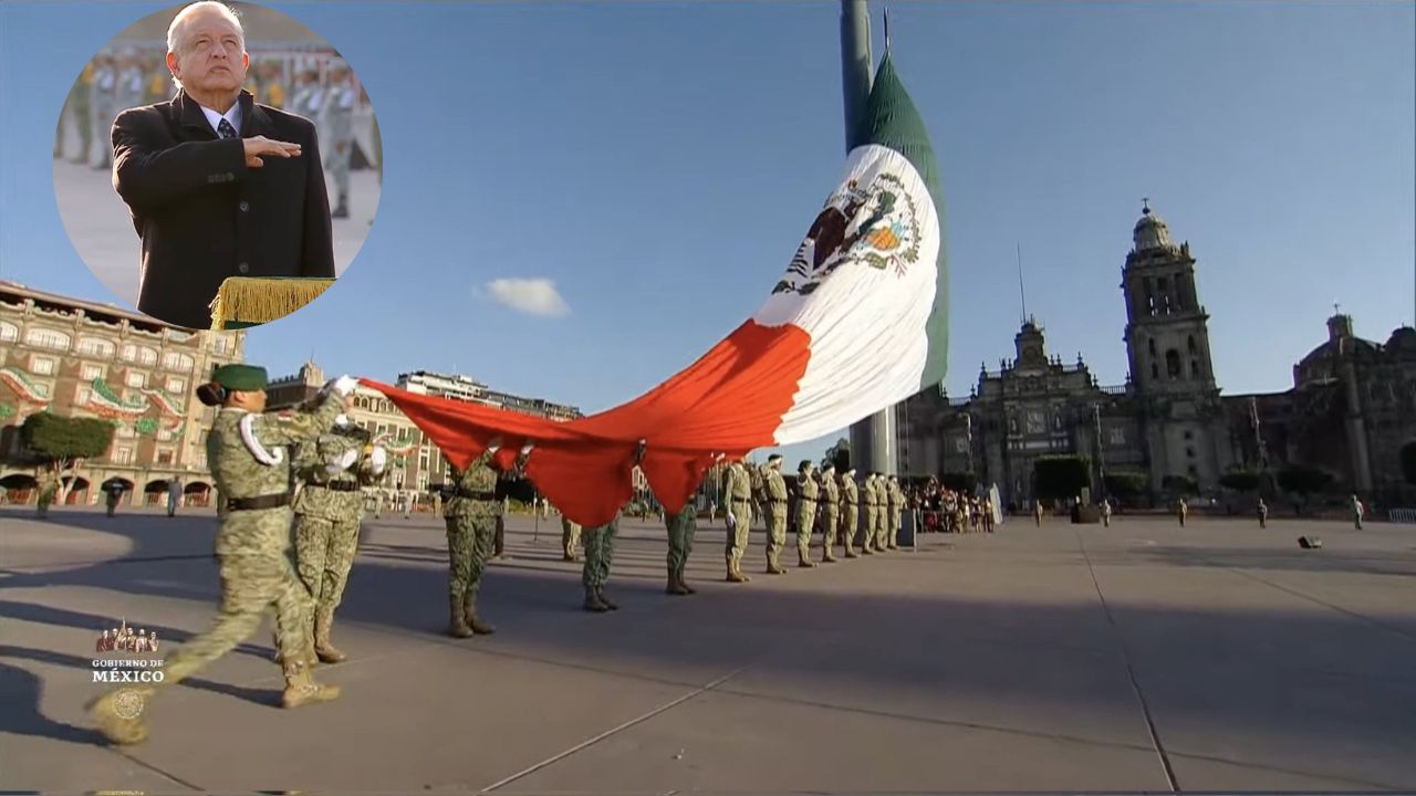 video-amlo-rinde-homenaje-victimas-sismos-19-septiembre-zocalo-izan-bandera