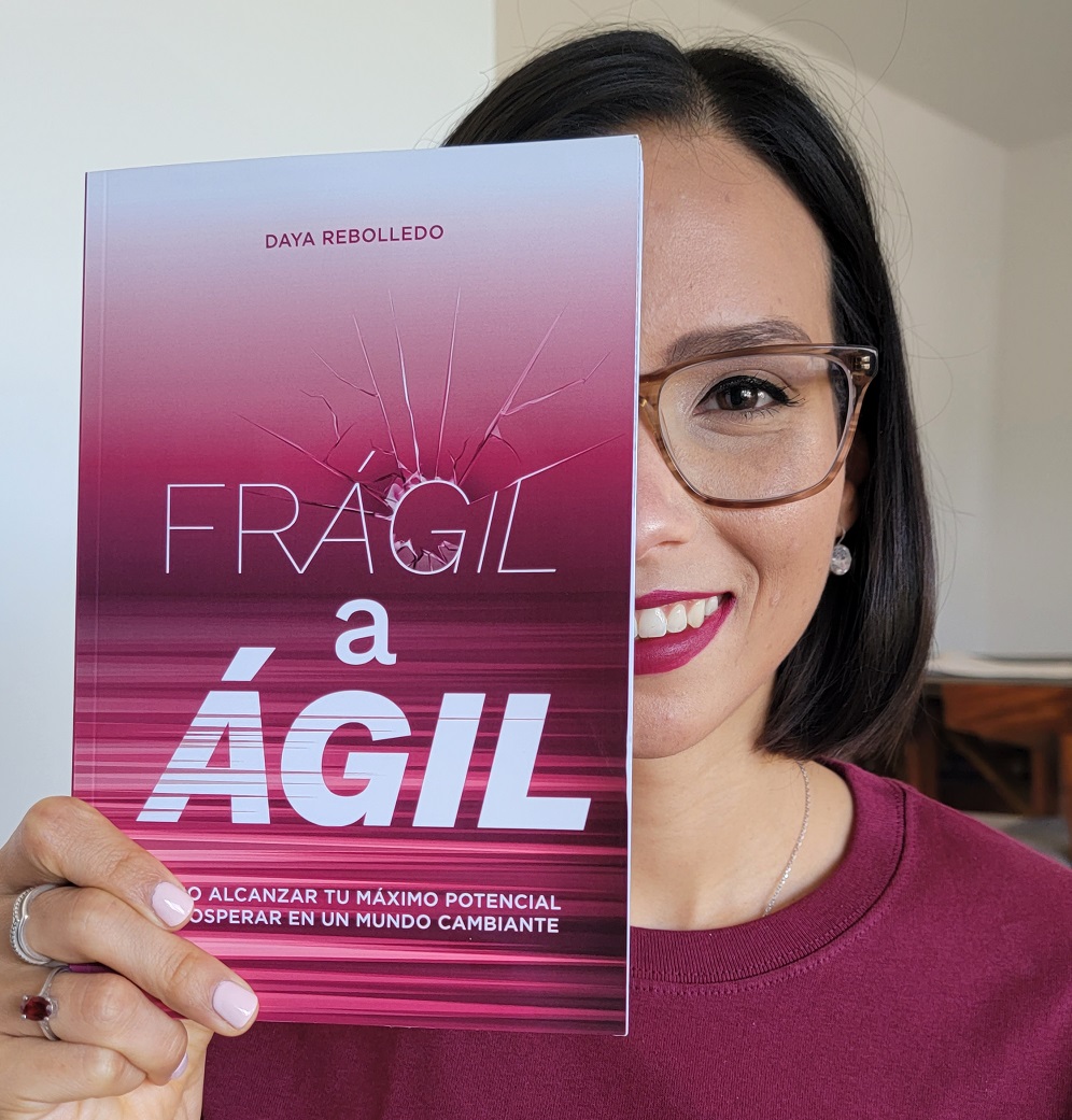 DAYA REBOLLEDO LIBRO CARA FRÁGIL A ÁGIL