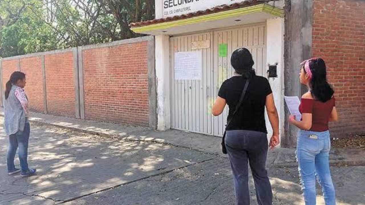 Estudiante-de-secundaria-amenaza-a-sus-companeros-con-una-pistola-en-Morelos