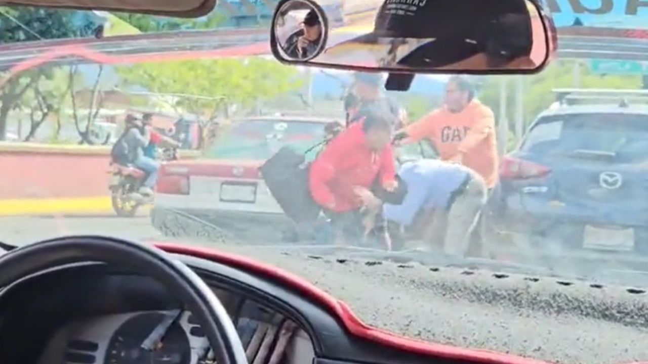 Video-Taxista-da-golpiza-a-abuelito-en-calles-de-Oaxaca