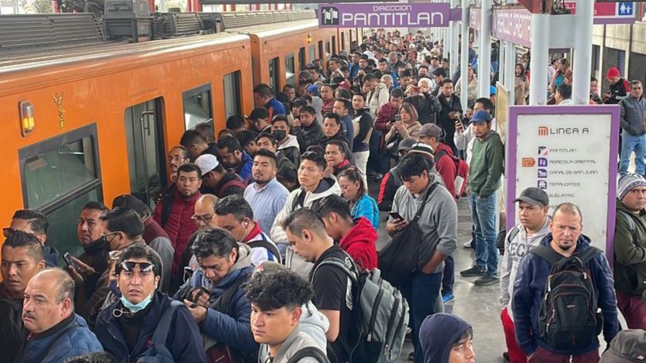 caos-en-el-metro-de-cdmx-largas-filas-y-retrasos-en-siete-lineas