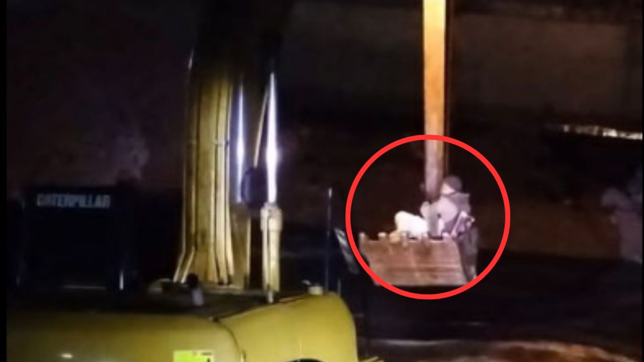 Rescatan-a-joven-con-maquinaria-tras-quedar-debajo-de-escombros-en-Hidalgo