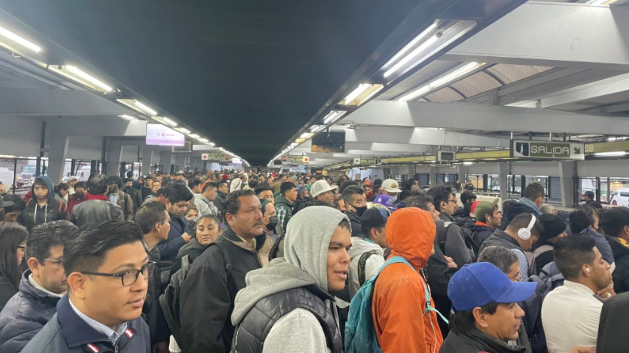 Trenes-detenidos-y-demoras-en-el-Metro-Linea-3-presenta-retrasos