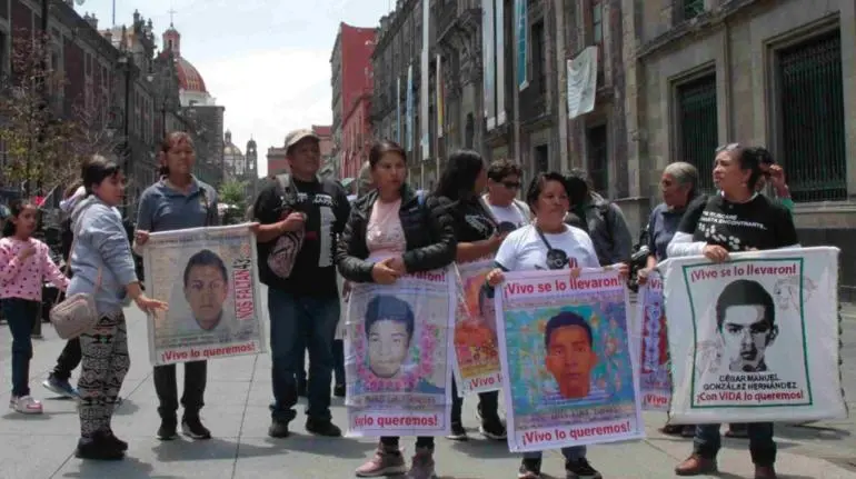 amlo_envia_primer_reporte_a_padres_de_normalistas_de_ayotzinapa