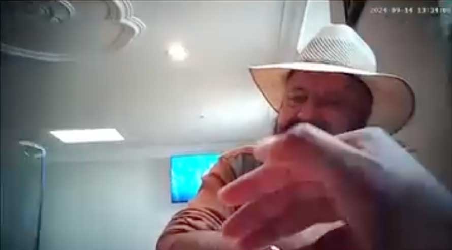 Circula en redes sociales video del regidor electo de Huimilpan, Qro recibiendo un fajo de dinero