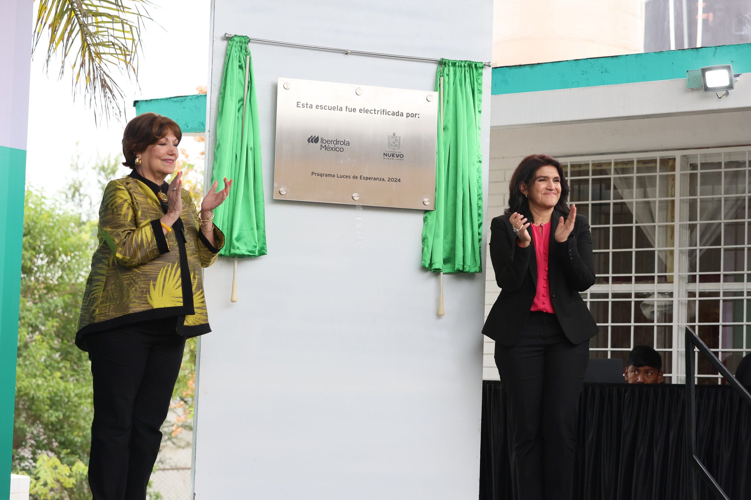 Gobierno_de_Nuevo_Len_e_Iberdrola_Mxico_instalan_paneles_solares_en_siete_planteles_educativos_1