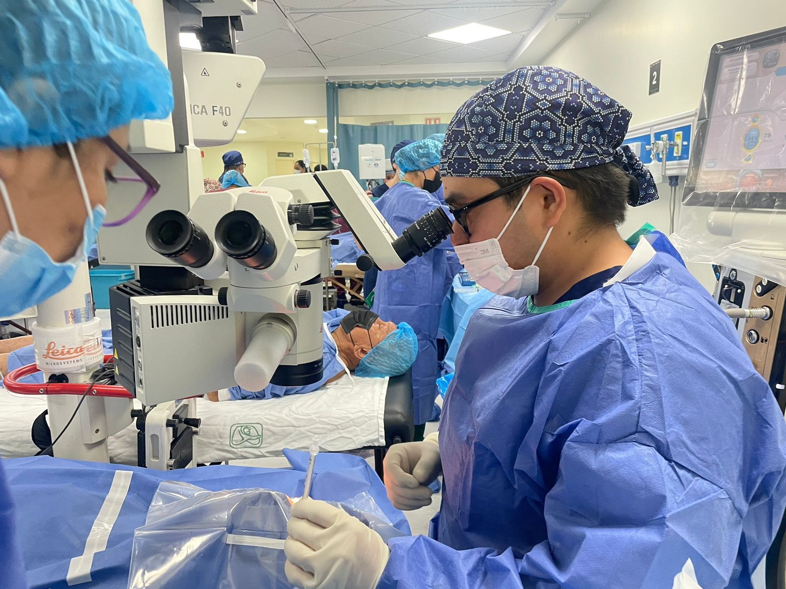 Medicos_en_quirofano