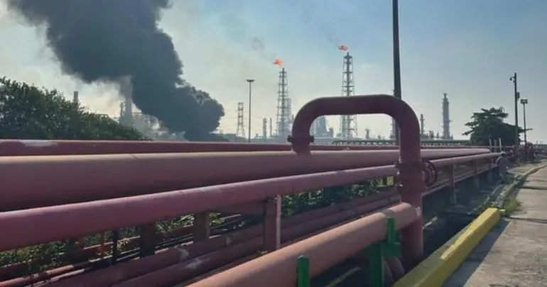 fotos_reportan_incendio_en_refineria_de_pemex_en_minatitlan_veracruz