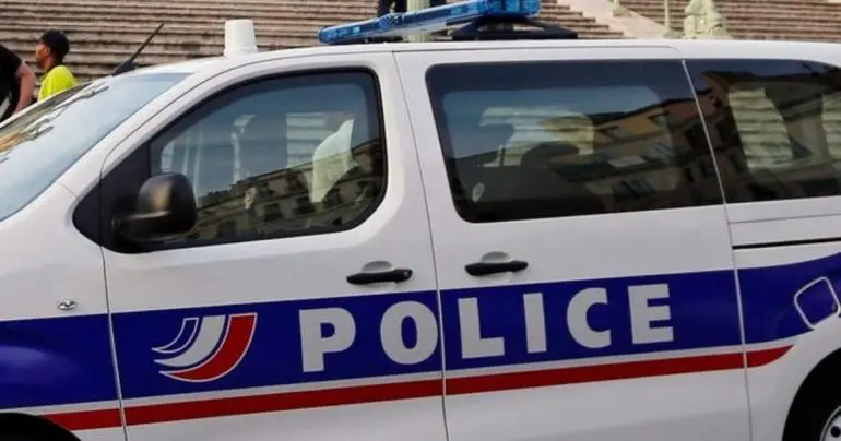 hombre_amenaza_con_suicidarse_y_mantiene_rehenes_en_restaurante_de_paris