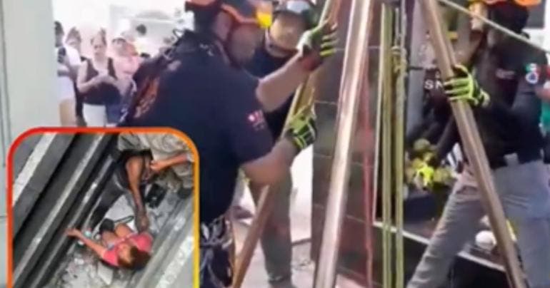 video_rescatan_a_dos_mujeres_tras_caer_en_tumba_de_panteon_en_monterrey