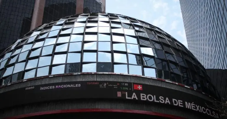 cae-empleado-bolsa-mexicana-valores-20-metros