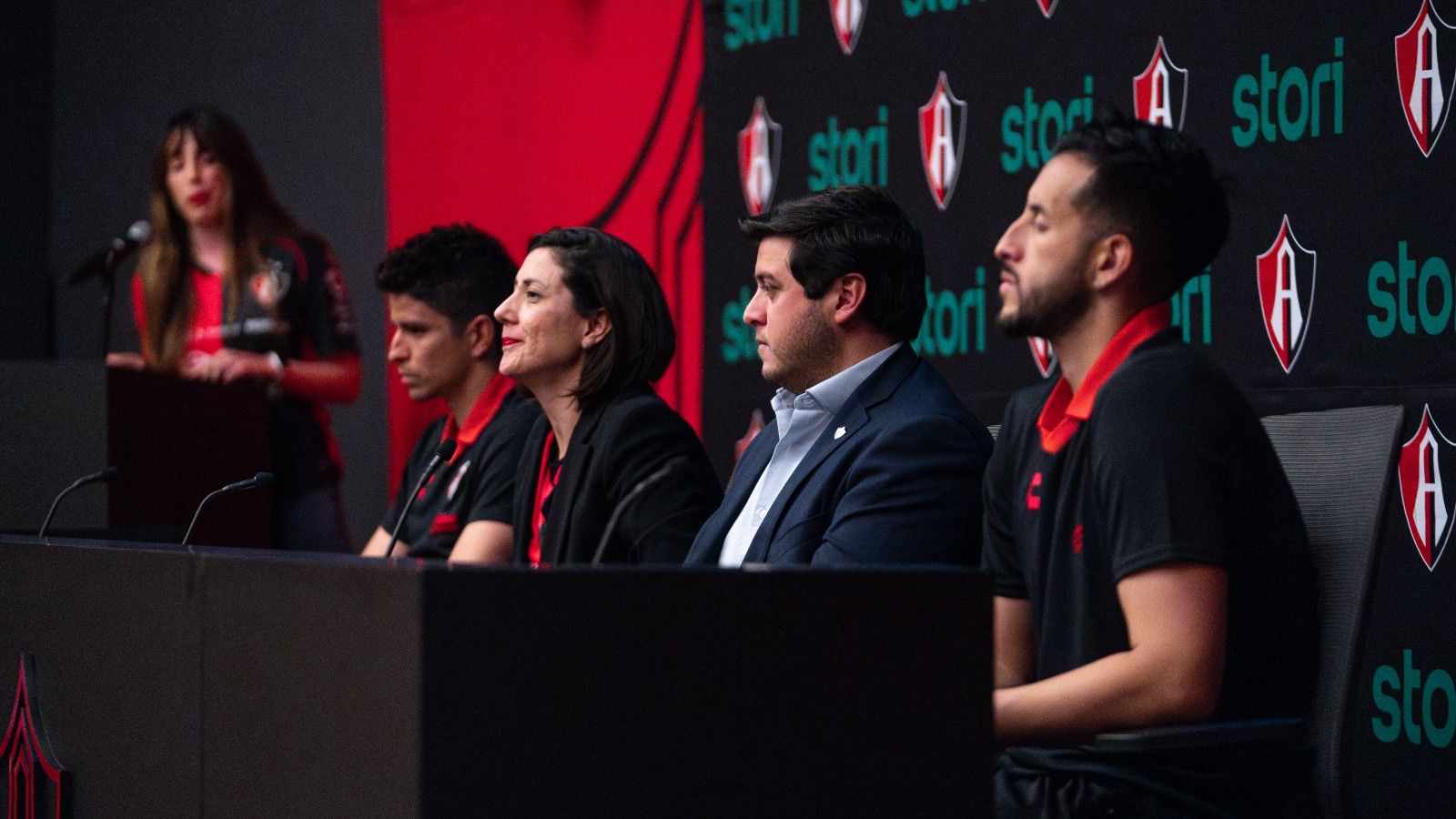 Emilio_Orrantia_Jugador_Atlas_FC_Marlene_Garayzar_CGO_y_cofundadora_de_Stori_Anibal_Fajer_Director_Ejecutivo_Atlas_FC_y_Camilo_Vargas_Jugador_Atlas_FC