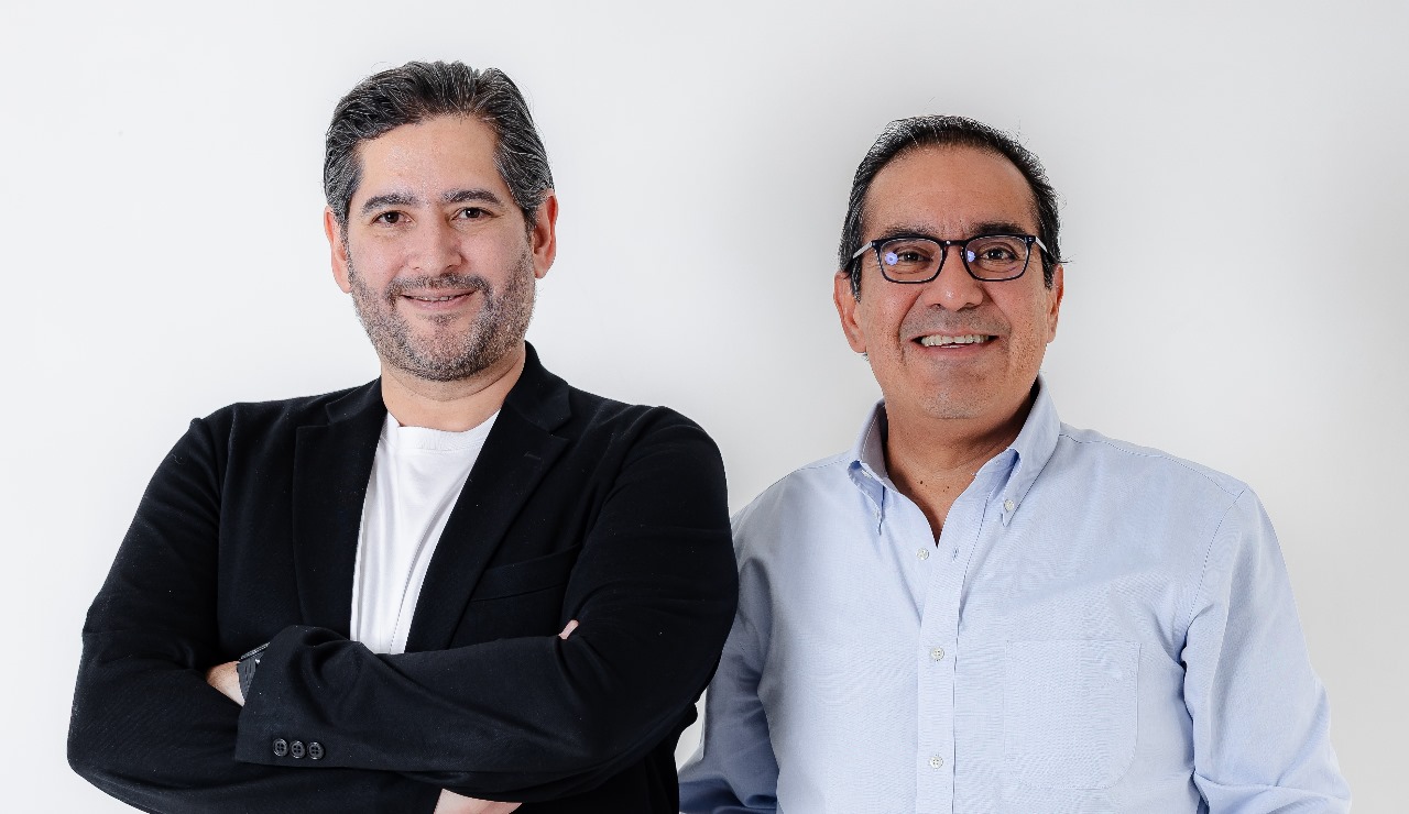 De izquierda a derecha: Luis Fernando Sánchez, CEO de Intelligential y Lucho Torres CEO de 5X y Presidente del Consejo de Intelligential.