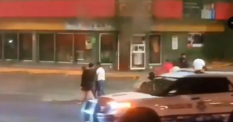 asesinan_a_dos_policias_municipales_e_incendian_tienda_de_conveniencia_en_puebla