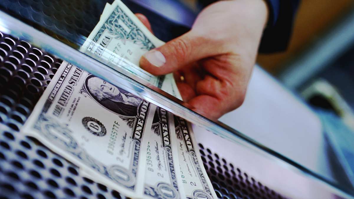 dolar-still1-063057
