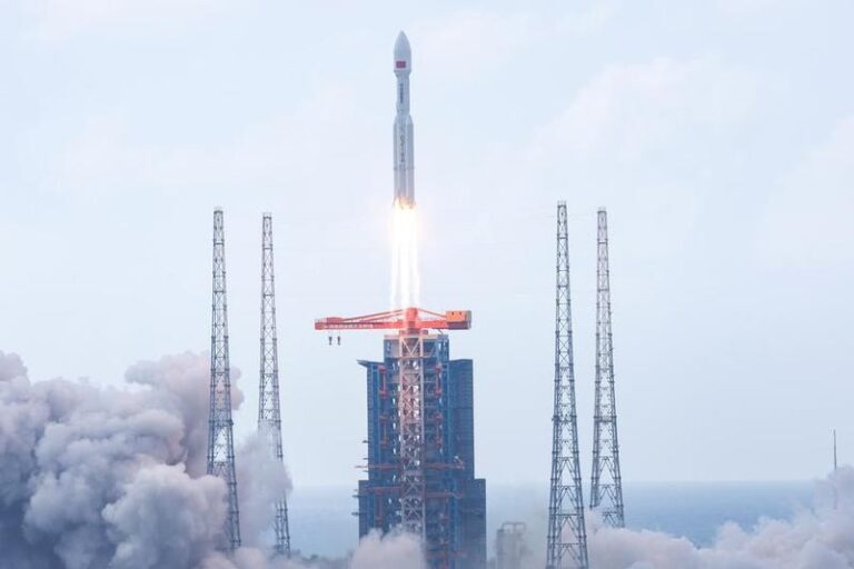 (EyesOnSci)CHINA-HAINAN-SATELLITES-LAUNCH (CN)