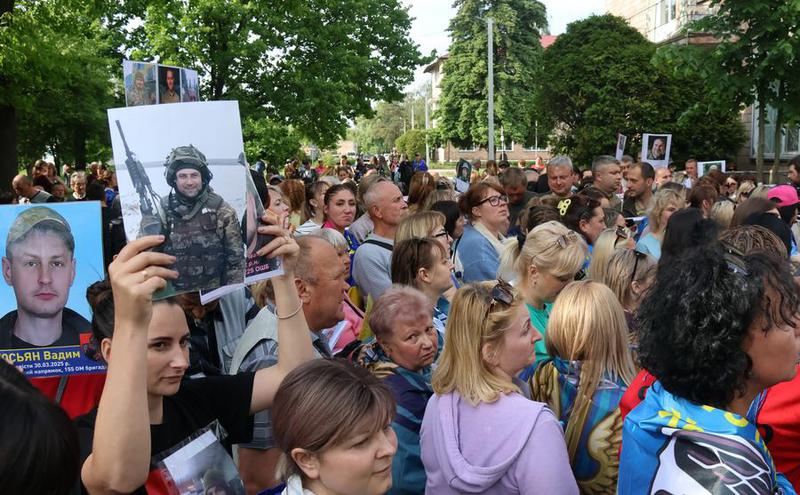 UCRANIANOS-REGRESO A CASA-INTERCAMBIO DE PRISIONEROS