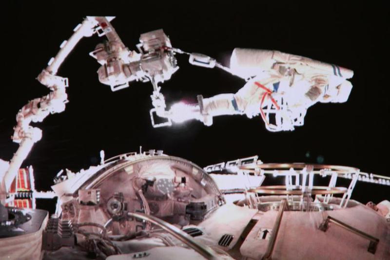 (EyesOnSci)CHINA-SHENZHOU-20-CREW-FIRST EXTRAVEHICULAR ACTIVITIES-COMPLETION (CN)