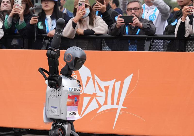 (SP)CHINA-BEIJING-E-TOWN HALF MARATHON AND HUMANOID ROBOTS HALF MARATHON (CN)